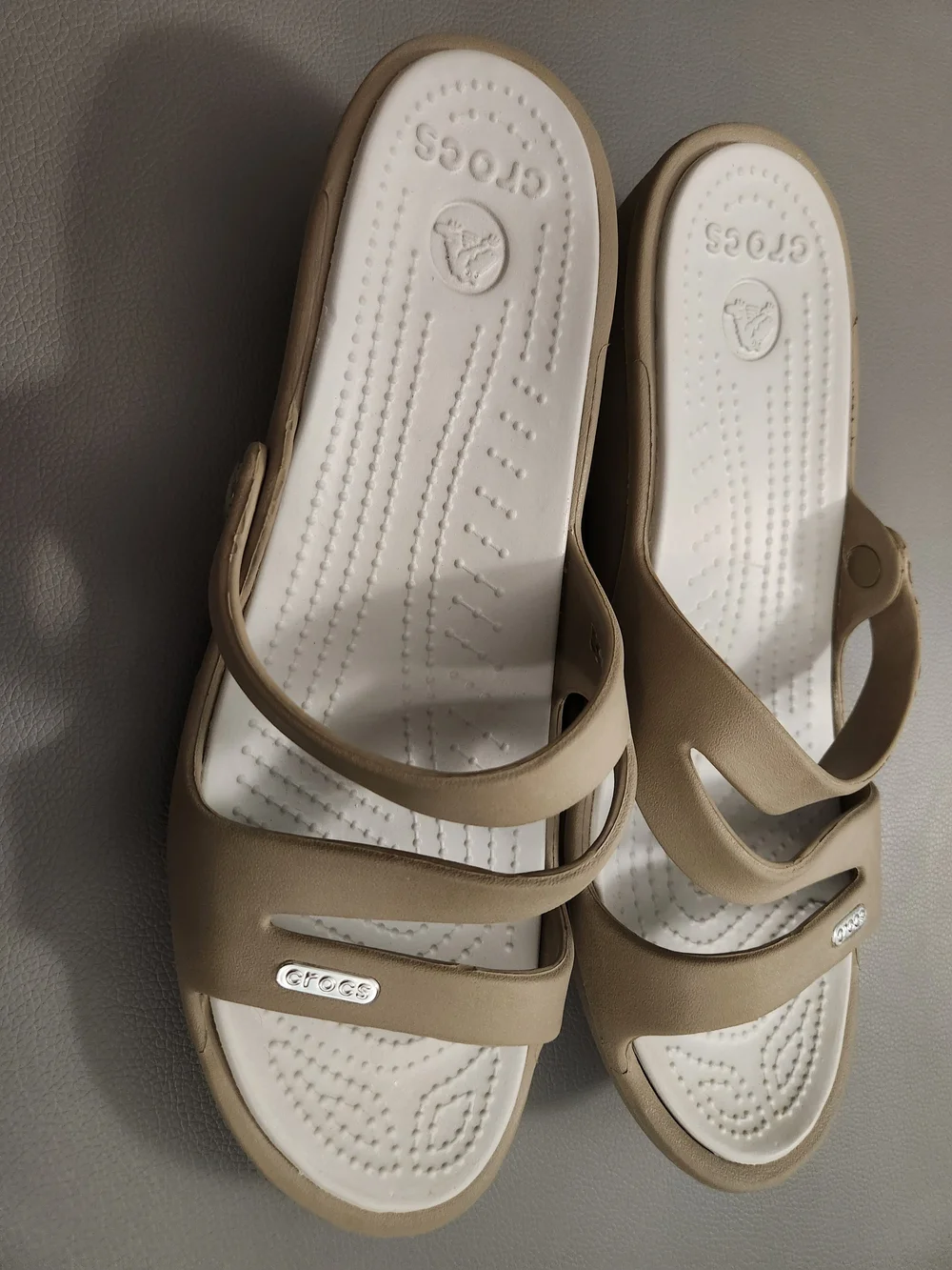 CROCS Women’s Tan/Cream Sandal - Picture 4 of 7